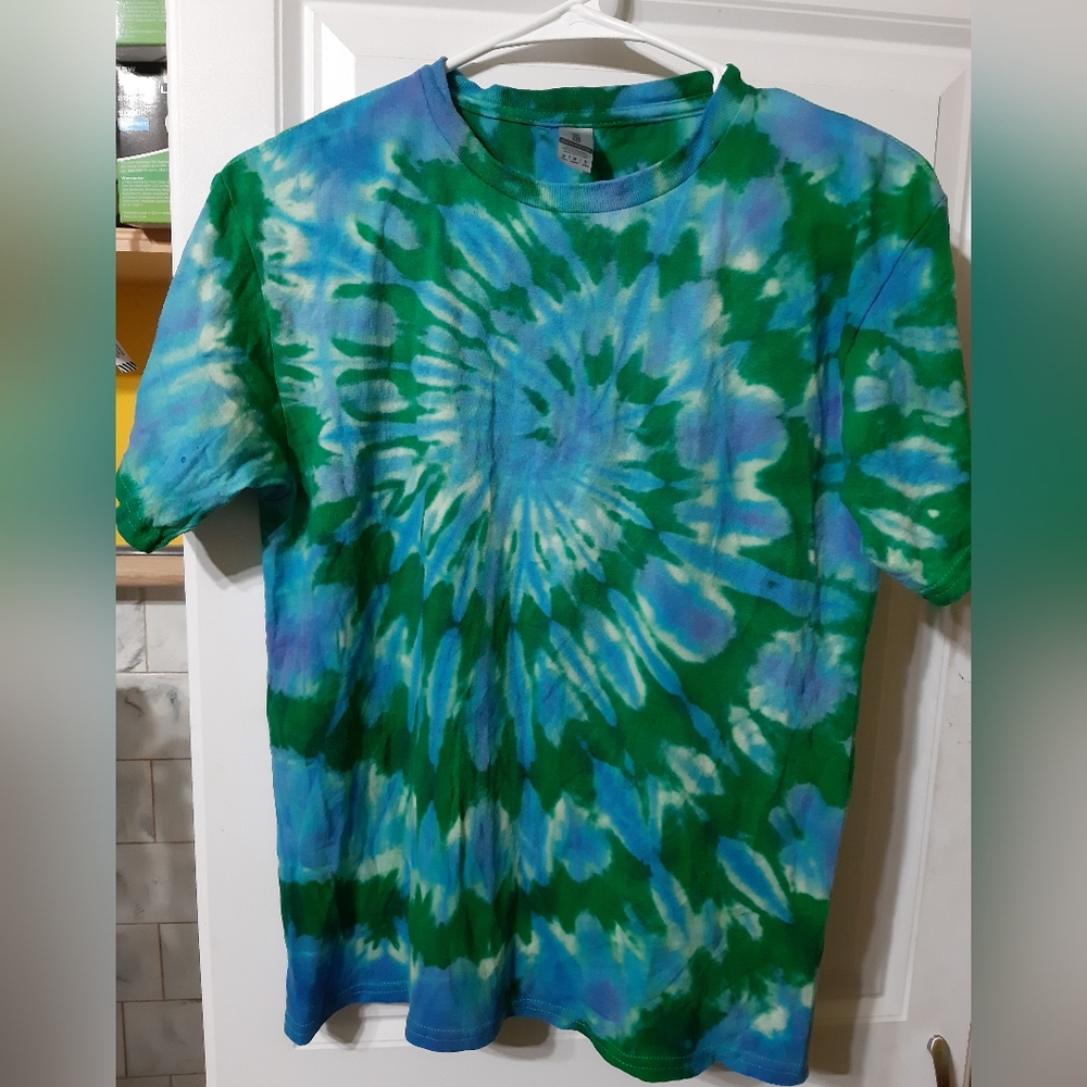Youth M, Green Reverse Tie Dye and Re-dye. Gildan Heavy Cotton.